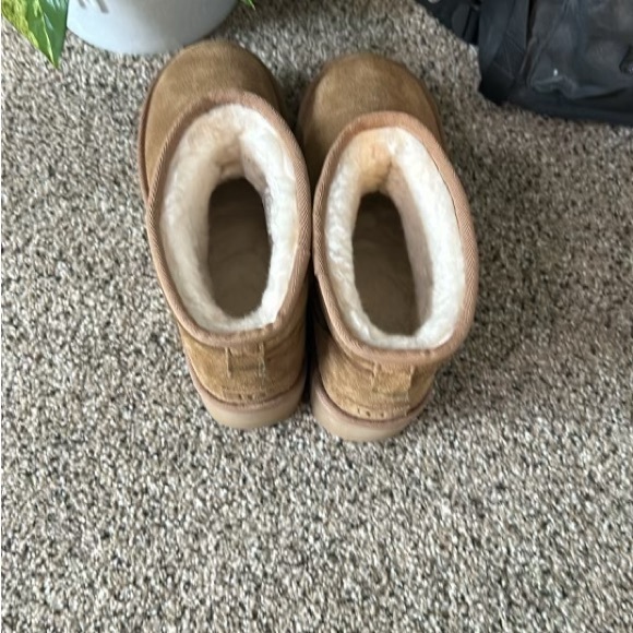 Practically brand new platform uggs. Only been worn once! - Picture 3 of 9